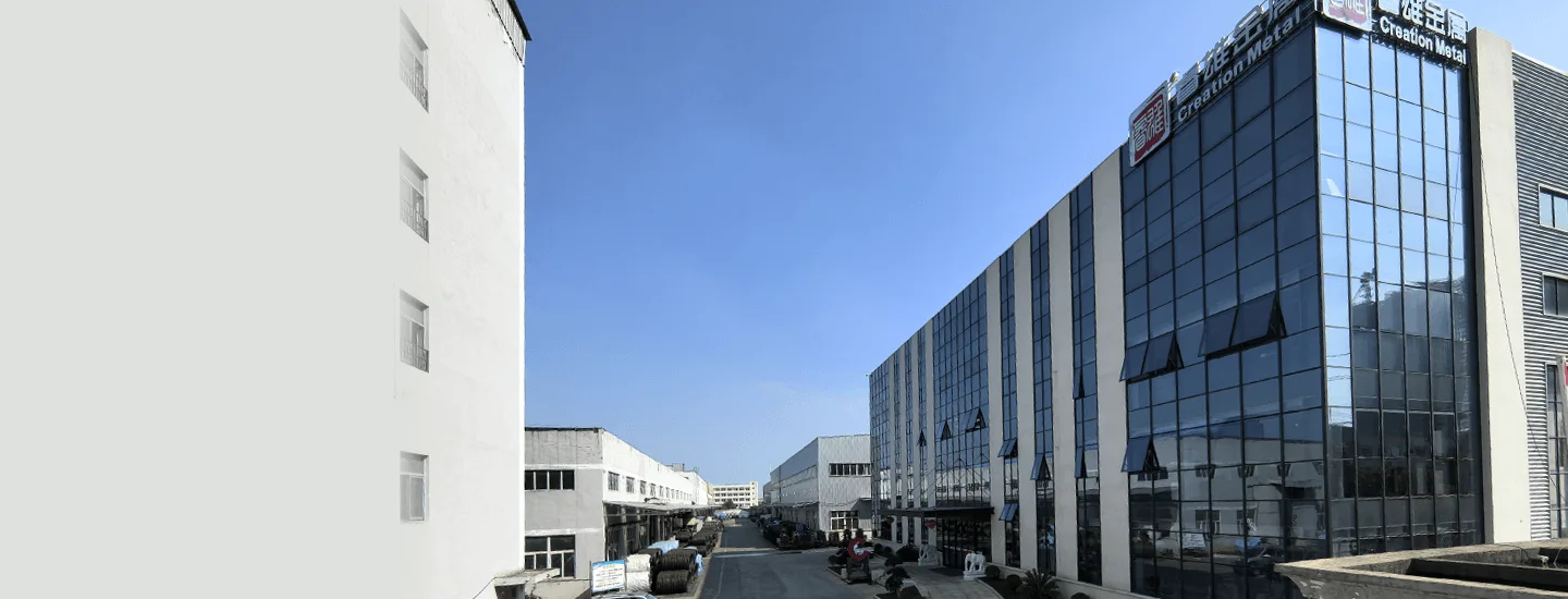 Vedere panoramică asupra bazei de producție metalică Creation Group